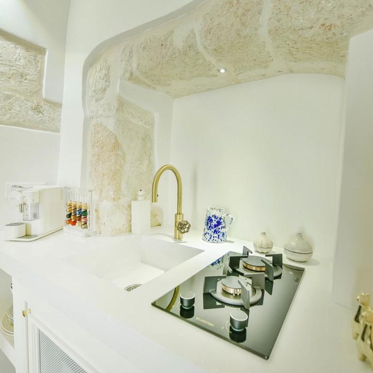 Eurydice Suite with Infinity Jacuzzi - One-Bedroom Apartment - 15