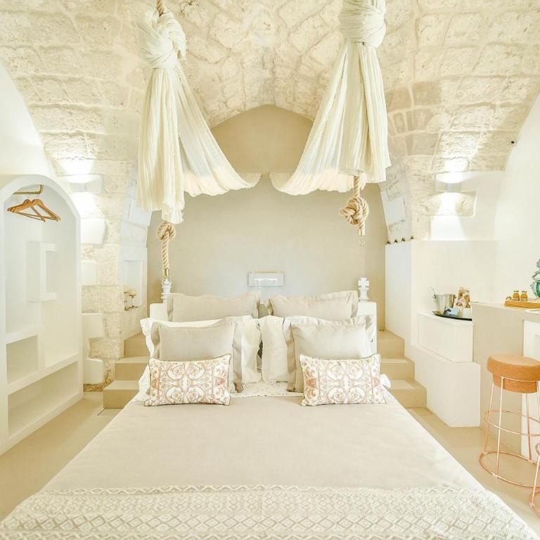 Eurydice Suite with Infinity Jacuzzi - One-Bedroom Apartment - 10
