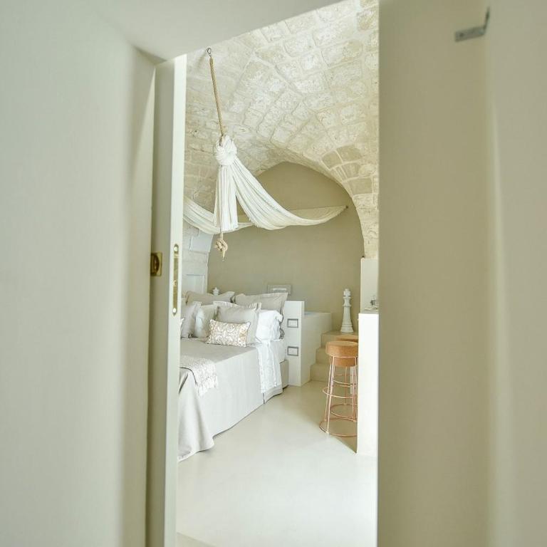 Eurydice Suite with Infinity Jacuzzi - One-Bedroom Apartment - 20