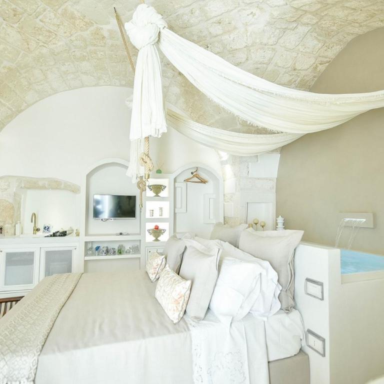 Eurydice Suite with Infinity Jacuzzi - One-Bedroom Apartment - 21