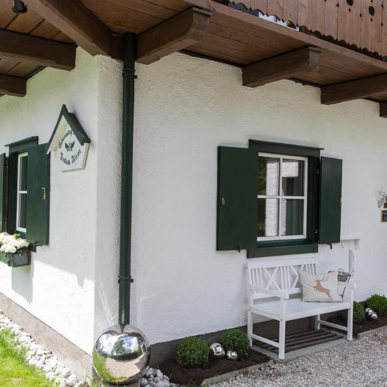 Forest Chalet, all famous ski areas around us, 15 min to city of salzburg, mountainview, panorama sauna, bath whirlpool, fire pit in garden up to 10 p - Haus mit 4 Schlafzimmern - 49