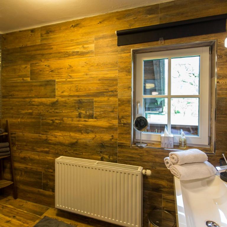 Forest Chalet, all famous ski areas around us, 15 min to city of salzburg, mountainview, panorama sauna, bath whirlpool, fire pit in garden up to 10 p - Haus mit 4 Schlafzimmern - 30