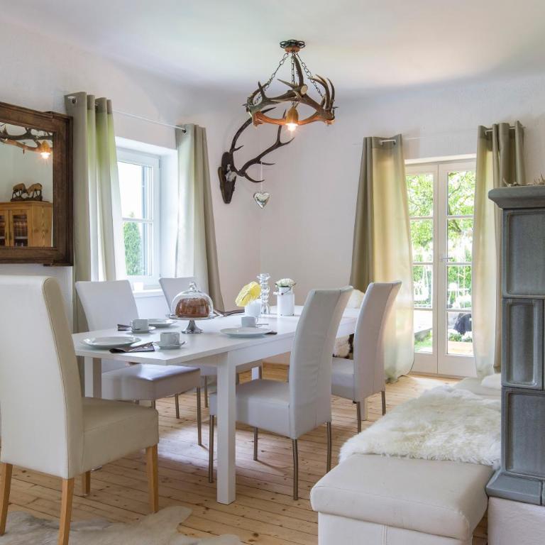 Forest Chalet, all famous ski areas around us, 15 min to city of salzburg, mountainview, panorama sauna, bath whirlpool, fire pit in garden up to 10 p - Haus mit 4 Schlafzimmern - 16
