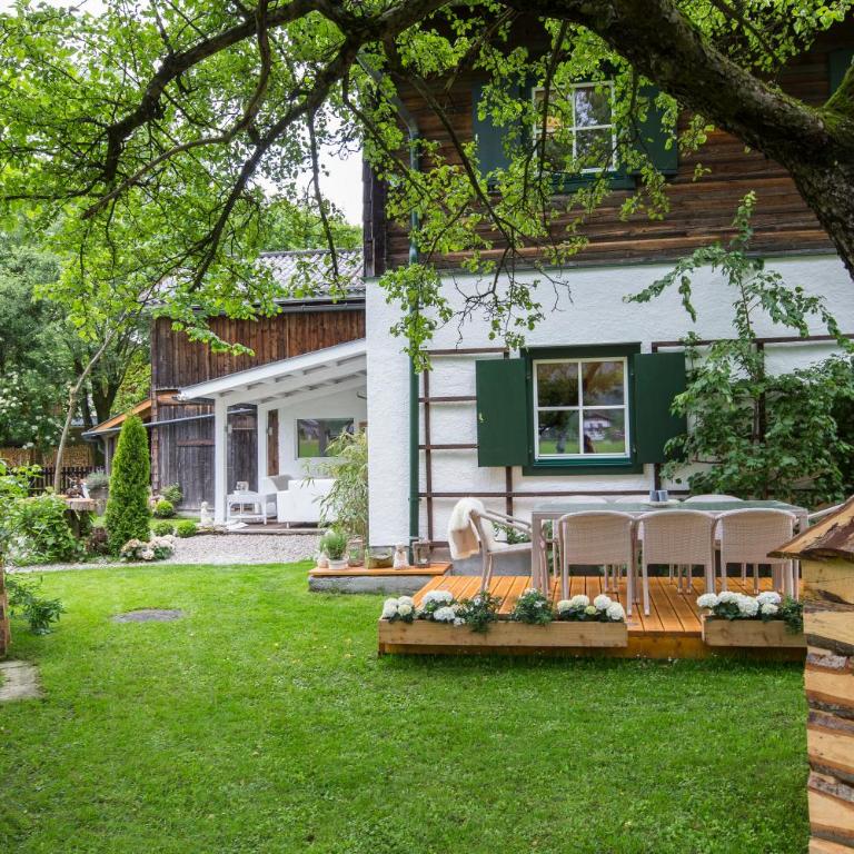 Forest Chalet, all famous ski areas around us, 15 min to city of salzburg, mountainview, panorama sauna, bath whirlpool, fire pit in garden up to 10 p - Haus mit 4 Schlafzimmern - 40