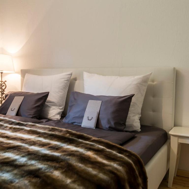 Forest Chalet, all famous ski areas around us, 15 min to city of salzburg, mountainview, panorama sauna, bath whirlpool, fire pit in garden up to 10 p - Haus mit 4 Schlafzimmern - 33