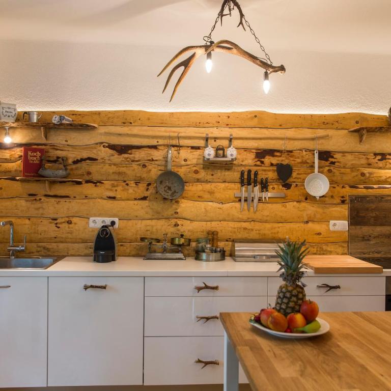 Forest Chalet, all famous ski areas around us, 15 min to city of salzburg, mountainview, panorama sauna, bath whirlpool, fire pit in garden up to 10 p - Haus mit 4 Schlafzimmern - 10