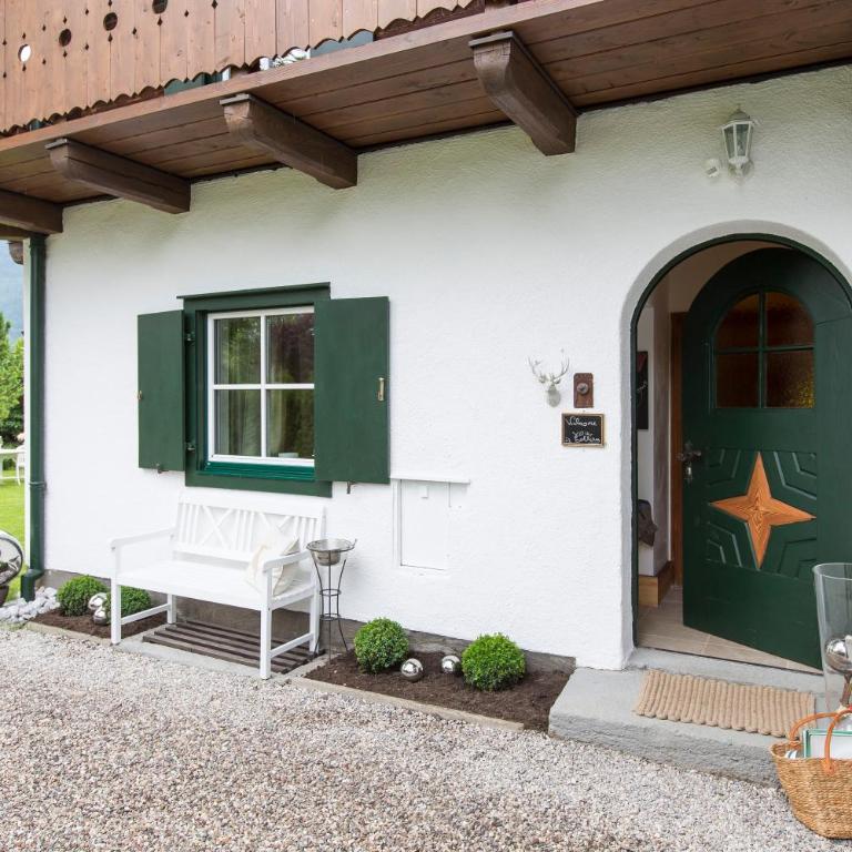 Forest Chalet, all famous ski areas around us, 15 min to city of salzburg, mountainview, panorama sauna, bath whirlpool, fire pit in garden up to 10 p - Haus mit 4 Schlafzimmern - 50
