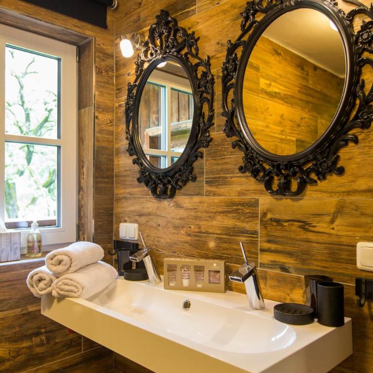 Forest Chalet, all famous ski areas around us, 15 min to city of salzburg, mountainview, panorama sauna, bath whirlpool, fire pit in garden up to 10 p - Haus mit 4 Schlafzimmern - 11