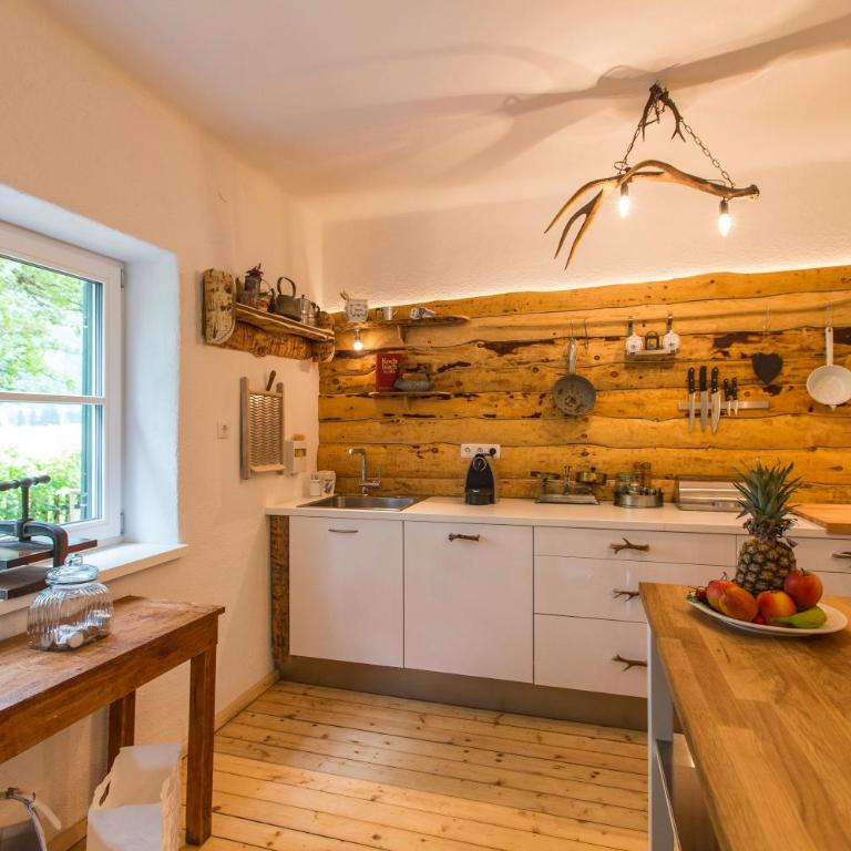 Forest Chalet, all famous ski areas around us, 15 min to city of salzburg, mountainview, panorama sauna, bath whirlpool, fire pit in garden up to 10 p - Haus mit 4 Schlafzimmern - 6