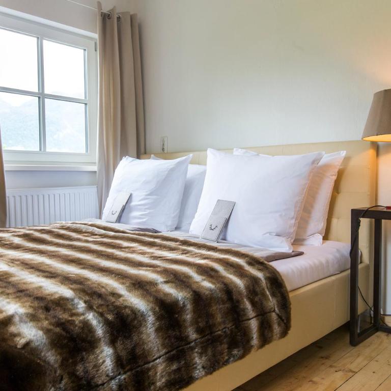 Forest Chalet, all famous ski areas around us, 15 min to city of salzburg, mountainview, panorama sauna, bath whirlpool, fire pit in garden up to 10 p - Haus mit 4 Schlafzimmern - 22