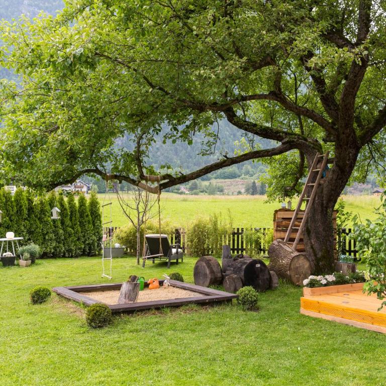 Forest Chalet, all famous ski areas around us, 15 min to city of salzburg, mountainview, panorama sauna, bath whirlpool, fire pit in garden up to 10 p - Haus mit 4 Schlafzimmern - 45