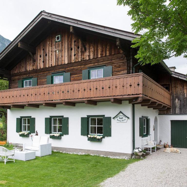 Forest Chalet, all famous ski areas around us, 15 min to city of salzburg, mountainview, panorama sauna, bath whirlpool, fire pit in garden up to 10 p - Haus mit 4 Schlafzimmern - 48