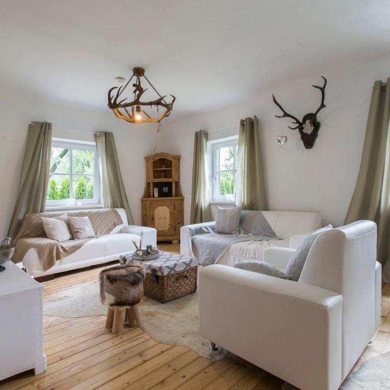 Forest Chalet, all famous ski areas around us, 15 min to city of salzburg, mountainview, panorama sauna, bath whirlpool, fire pit in garden up to 10 p - Haus mit 4 Schlafzimmern - 2