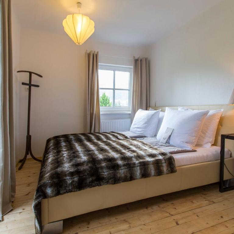 Forest Chalet, all famous ski areas around us, 15 min to city of salzburg, mountainview, panorama sauna, bath whirlpool, fire pit in garden up to 10 p - Haus mit 4 Schlafzimmern - 39