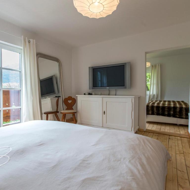 Forest Chalet, all famous ski areas around us, 15 min to city of salzburg, mountainview, panorama sauna, bath whirlpool, fire pit in garden up to 10 p - Haus mit 4 Schlafzimmern - 36