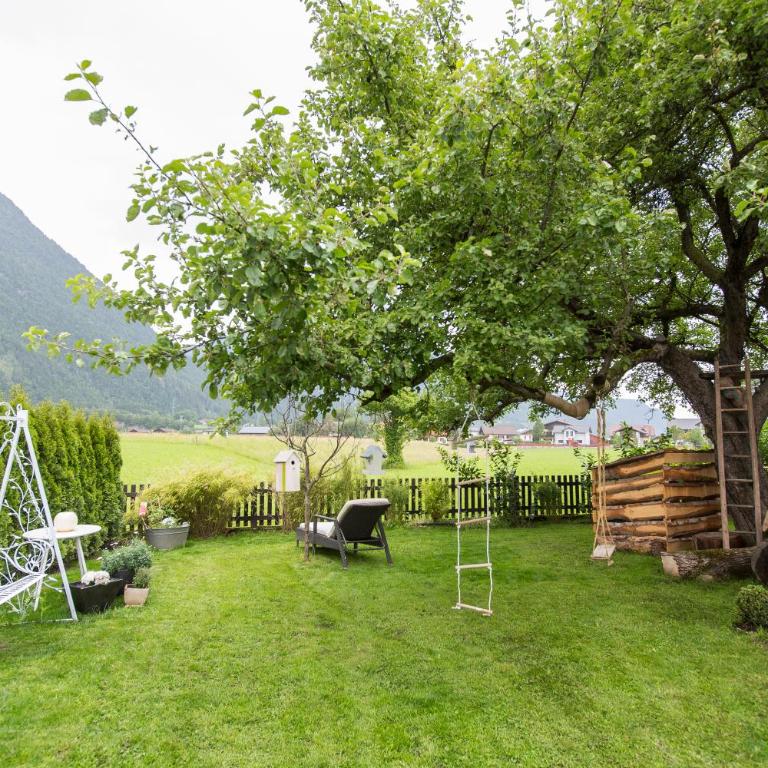 Forest Chalet, all famous ski areas around us, 15 min to city of salzburg, mountainview, panorama sauna, bath whirlpool, fire pit in garden up to 10 p - Haus mit 4 Schlafzimmern - 52