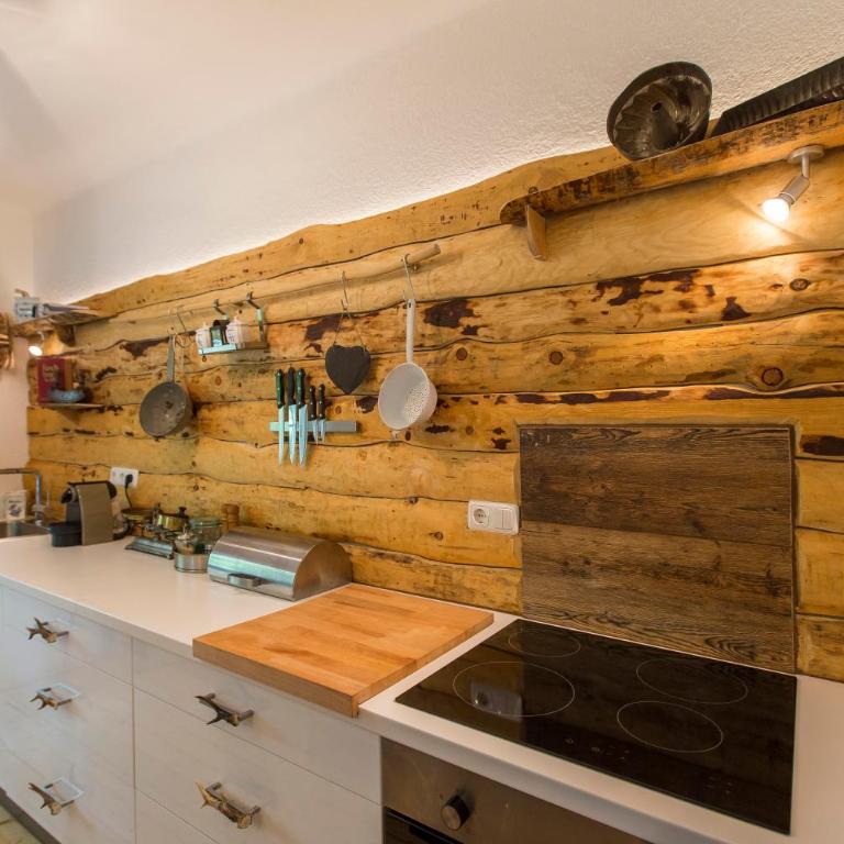 Forest Chalet, all famous ski areas around us, 15 min to city of salzburg, mountainview, panorama sauna, bath whirlpool, fire pit in garden up to 10 p - Haus mit 4 Schlafzimmern - 8
