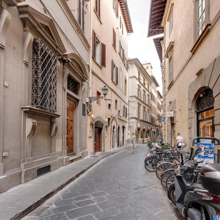Parione 12 - Appartamento con 2 Camere da Letto - 35