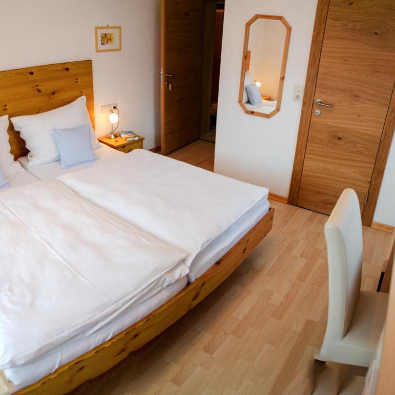 Appartements Lederer - Doppelzimmer mit Balkon - 1
