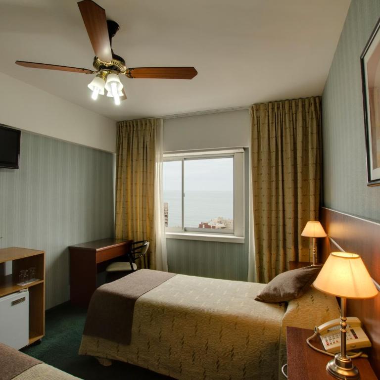 Hotel 13 de Julio - Habitación Doble Estándar con vistas al mar - 2 camas - 1