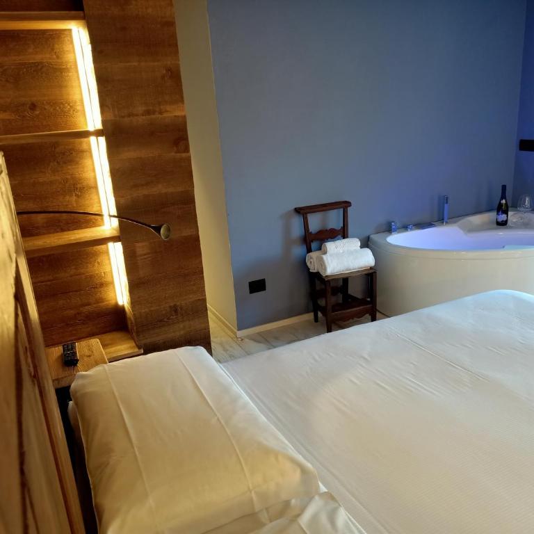 Maison Bionaz Luxury Ski & Sport - Camera Matrimoniale con Vasca Idromassaggio e Balcone - 2