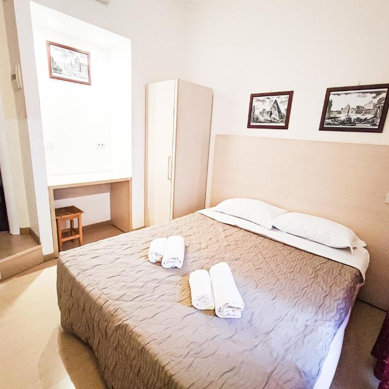 Booking House Rome - Camera Matrimoniale - 4