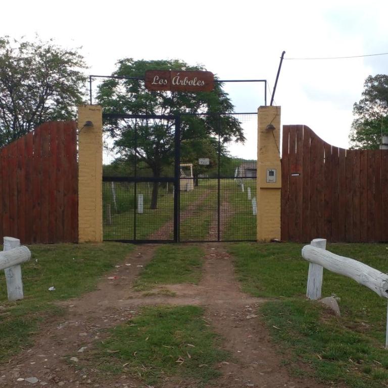Los Arboles, casa completa a 5 minutos del Aeropuerto Ezeiza - Three-Bedroom House - 17