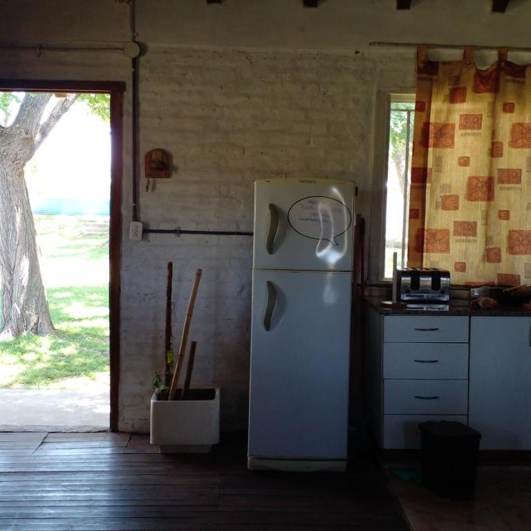 Los Arboles, casa completa a 5 minutos del Aeropuerto Ezeiza - Three-Bedroom House - 12
