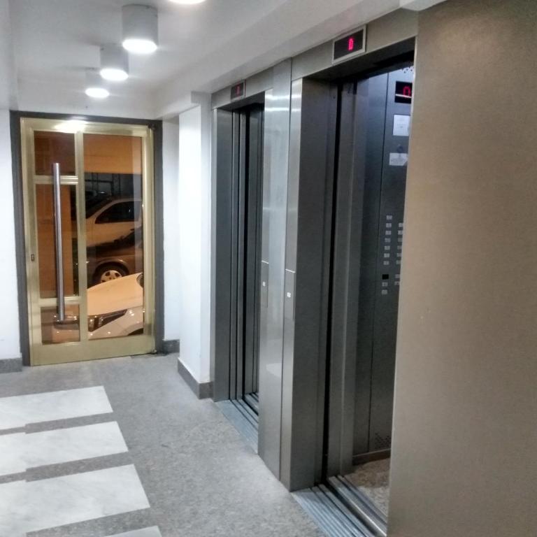 Excelente departamento, a metros del Shopping Paso del Paraná, vista al río Paraná, cochera techada privada - silencio - ideal para descansar - barrio residencial - Apartamento de 1 dormitorio - 31