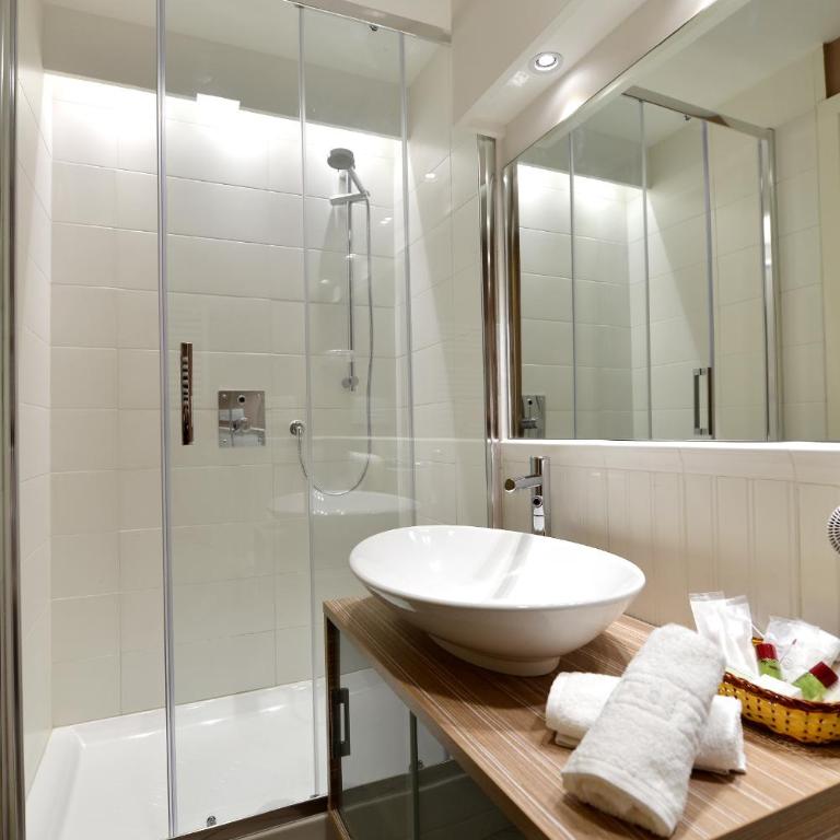 *1*7*4* Via Roma - Camera Quadrupla con Balcone - 6