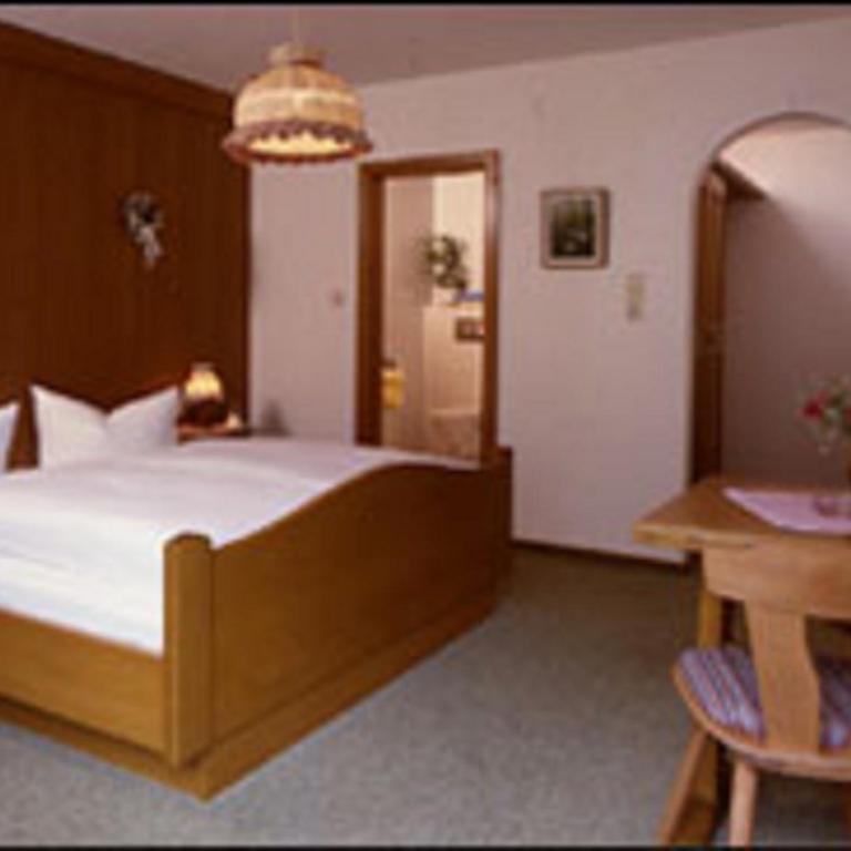 Gästehaus Annabell und Barbara - Doppelzimmer mit Balkon - 2