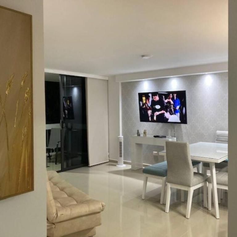 Hermoso Apartamento en el Rodadero, a tan sólo una cuadra de la playa! - Apartamento de 3 dormitorios - 1