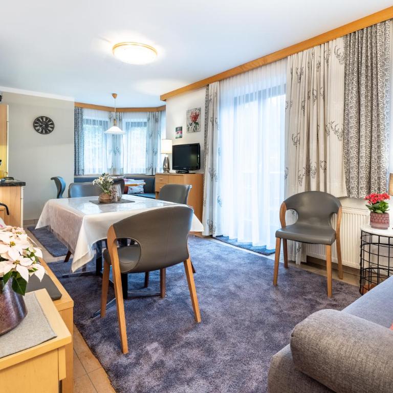 Sportpension Bergblick - Apartment mit 4 Schlafzimmern und einem Balkon - 10