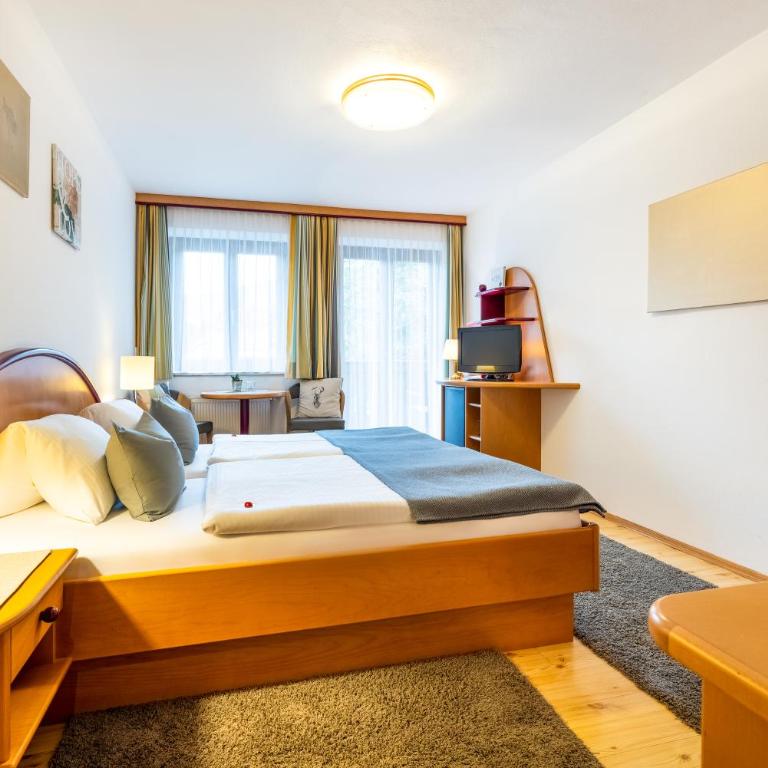Sportpension Bergblick - Doppelzimmer mit Balkon - 7