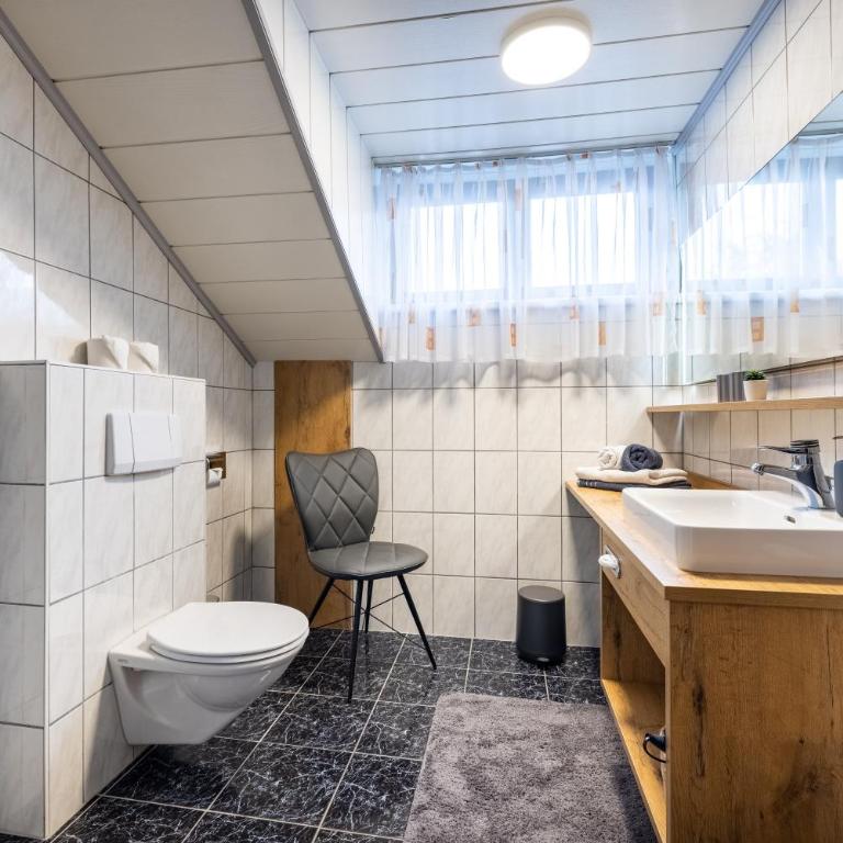 Sportpension Bergblick - Doppelzimmer mit Balkon - 9