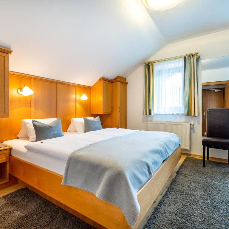 Sportpension Bergblick - Doppelzimmer mit Balkon - 15