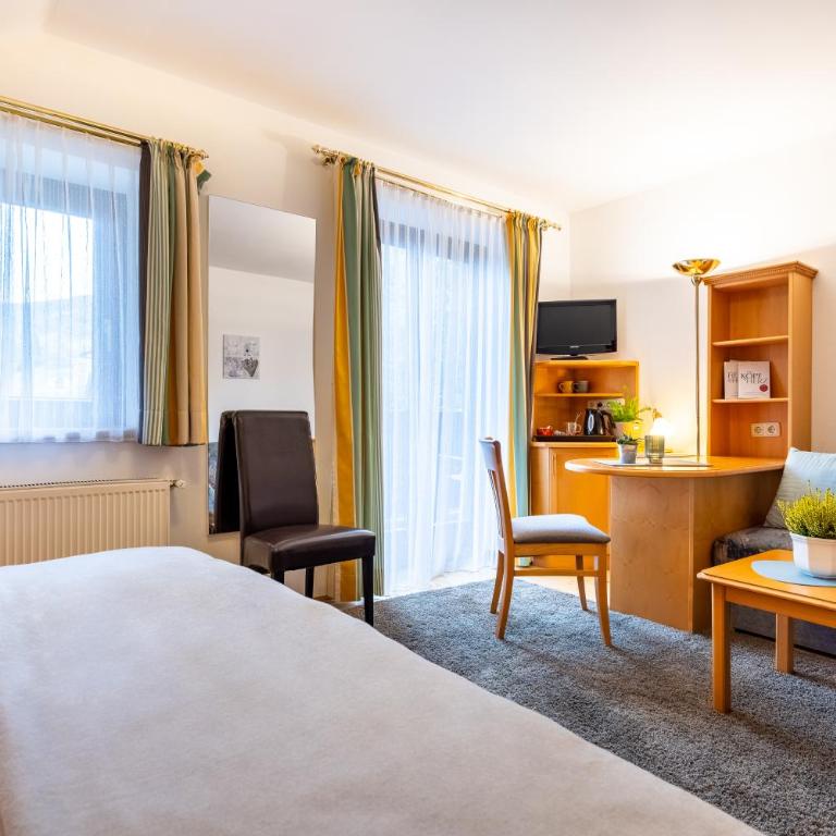 Sportpension Bergblick - Doppelzimmer mit Balkon - 14