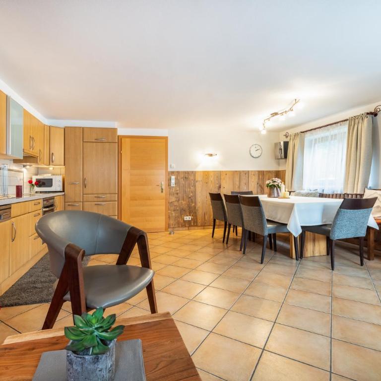 Sportpension Bergblick - Apartment mit 3 Schlafzimmern und Terrasse - 8