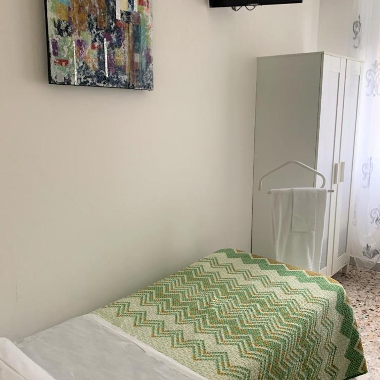 Albergo Moderno - Camera Singola con Bagno in Comune - 3