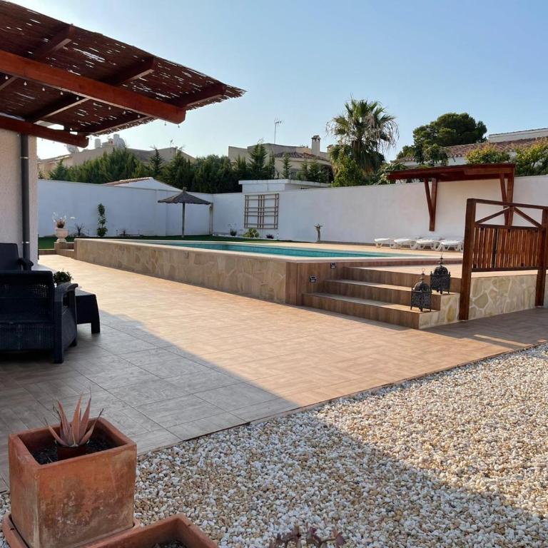 CHALET CON PISCINA PRIVADA - Casa de 3 dormitorios - 21