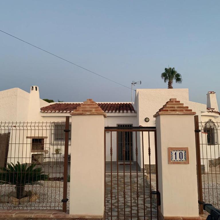 CHALET CON PISCINA PRIVADA - Casa de 3 dormitorios - 2