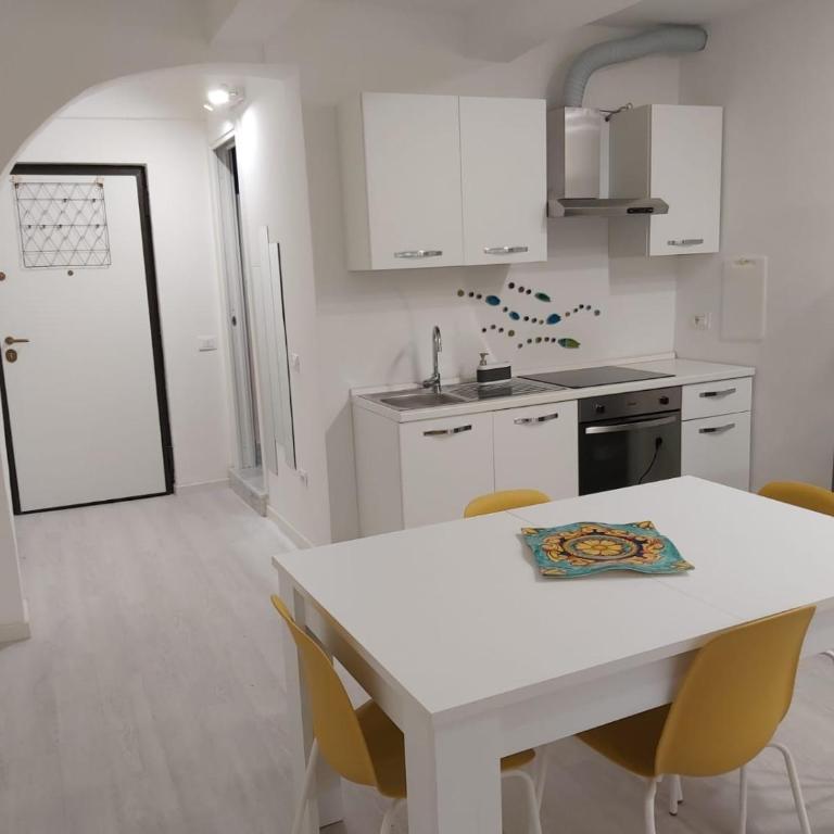 HOLIDAY HOUSE FIERAVECCHIA - Appartamento con 1 Camera da Letto - 1