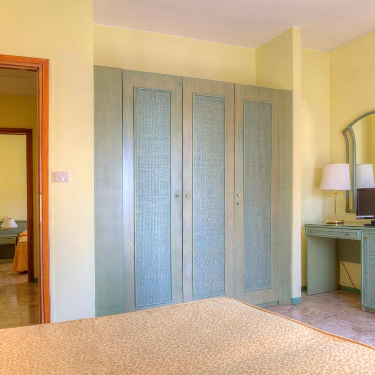 Hotel AMALFI & Restaurant Karaoke Bar - Due Camere Comunicanti con Balcone - 4