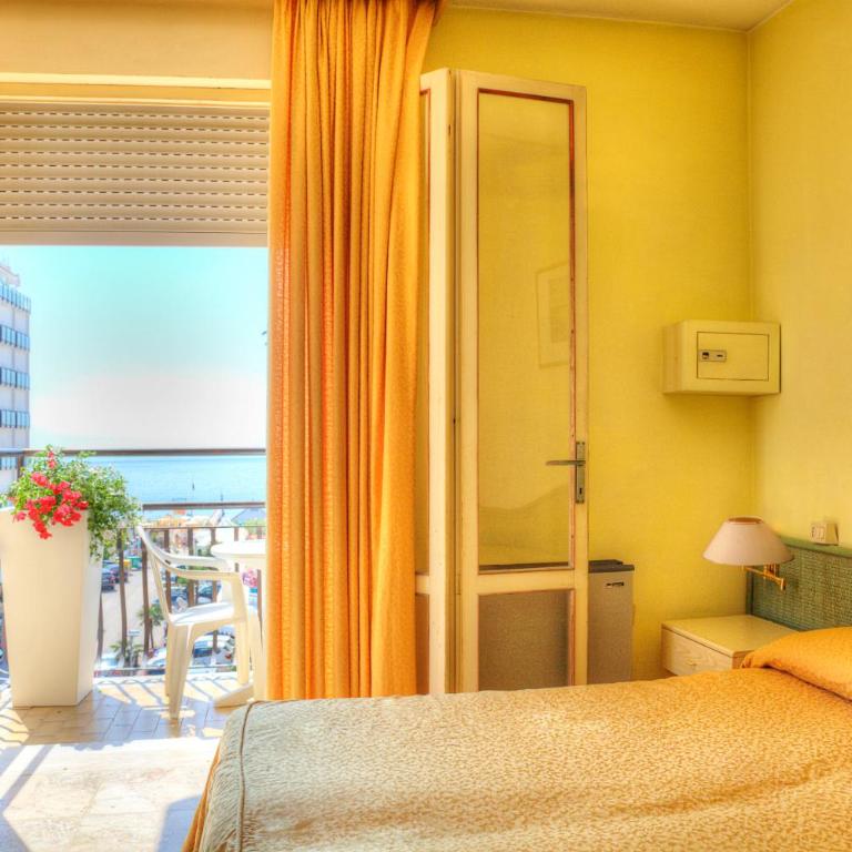 Hotel AMALFI & Restaurant Karaoke Bar - Camera Matrimoniale/Doppia con Letti Singoli con Balcone e Vista Mare - 1