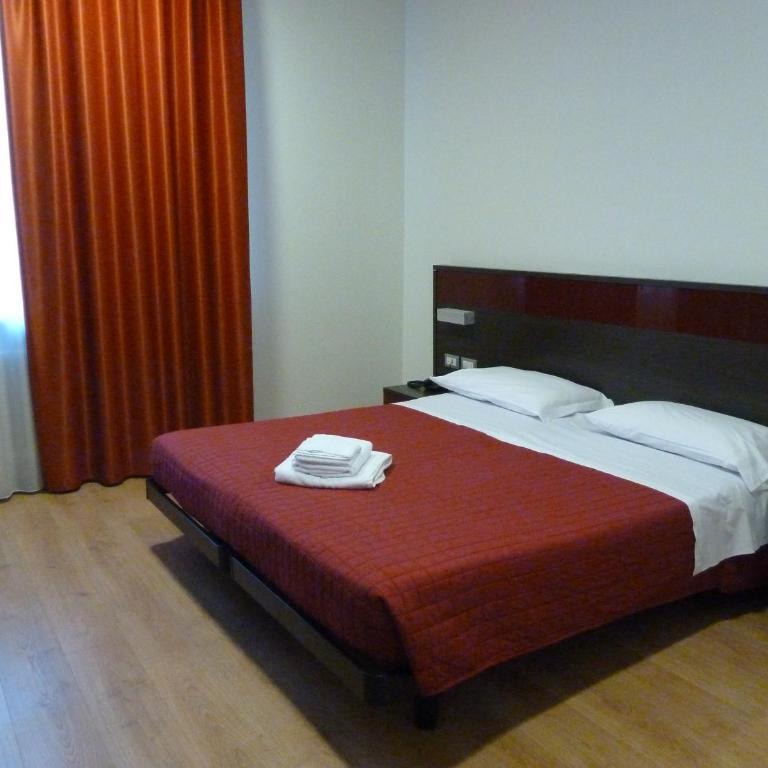 Hotel Fiera - Camera Matrimoniale/Doppia con Letti Singoli - 2
