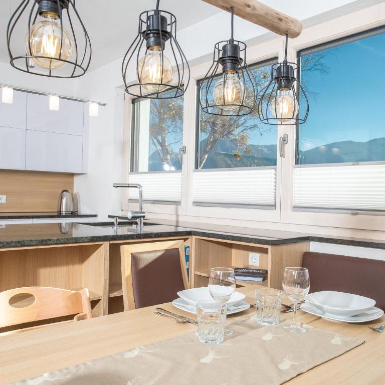 Apart Dahoam - Premium Apartment mit 3 Schlafzimmern und Gartenblick - 1