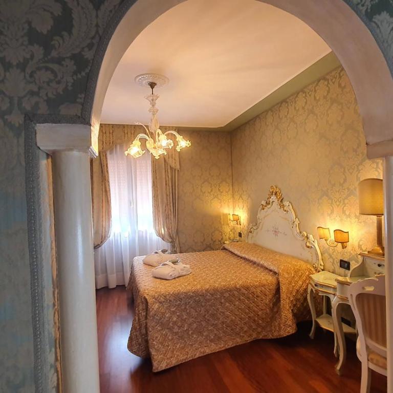 Hotel Carlton On The Grand Canal - Junior Suite - 1