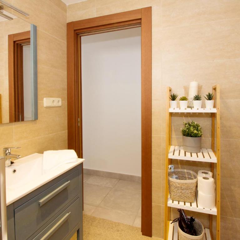 Perfectly located beachside apartment in Elviria Marbella - Apartamento de 2 dormitorios - 28