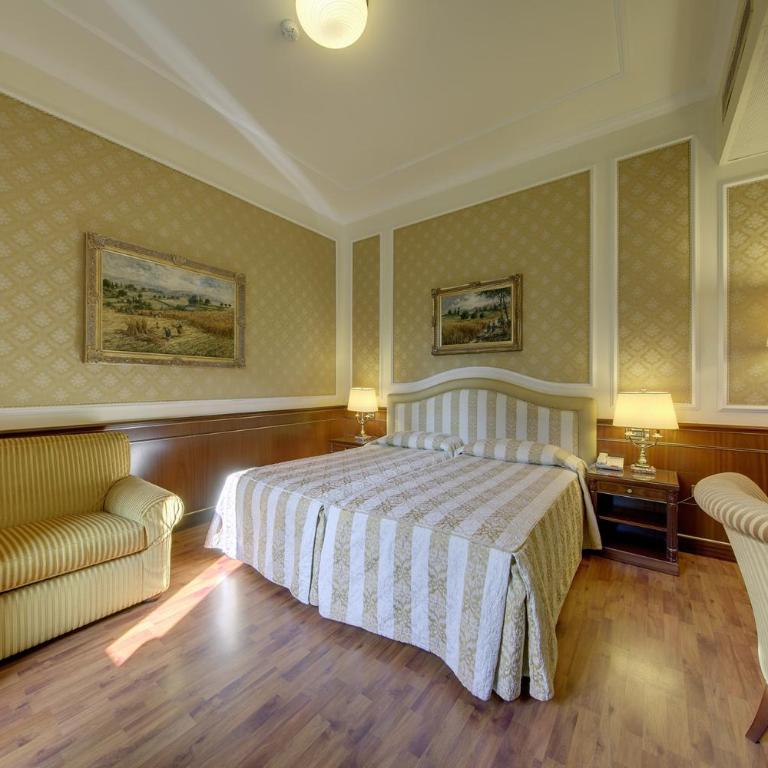 Hotel Simplon - Family 3 standard on the back - 8