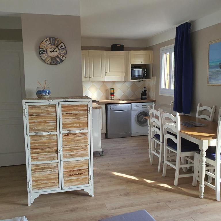 Les ISSAMBRES appart 6 pers grande terrasse superbe vue mer et golfe de saint Tropez, piscine - Appartement 2 Chambres - 12